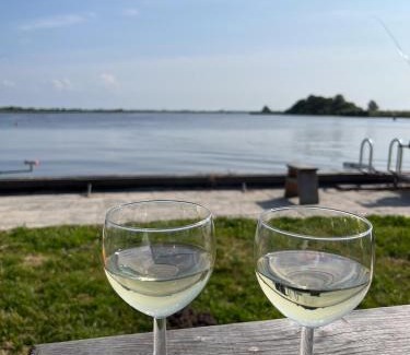 Matsloot Apartment | Luxe en ruim chalet met airco bij Leekstermeer