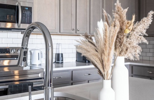 Whitestown Apartment | Luxe Escape Near DT Indy