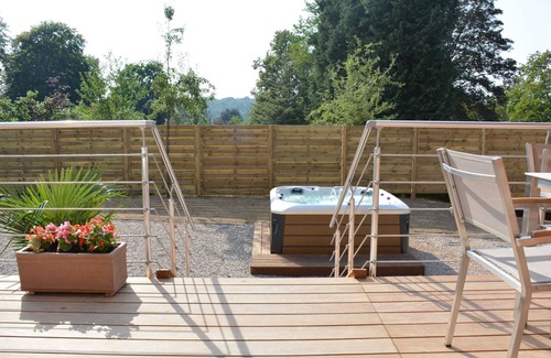 Spa House | Luxe Home with Hot Tub & Sauna