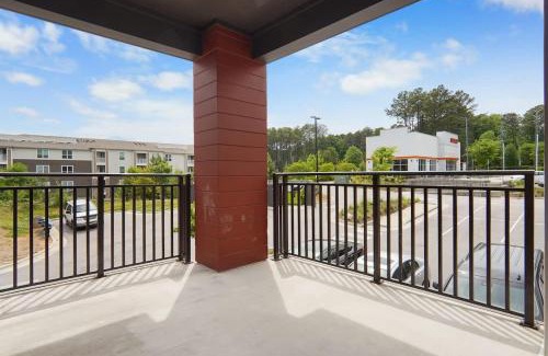 North Raleigh Apartment | Luxe King 3 Bedroom Suite in North Raleigh NC