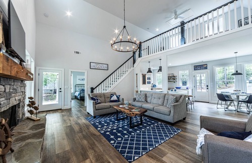Lake Oconee House | Luxe, lakefront home with private hot tub, dock, kayaks & firepit - dog-friendly