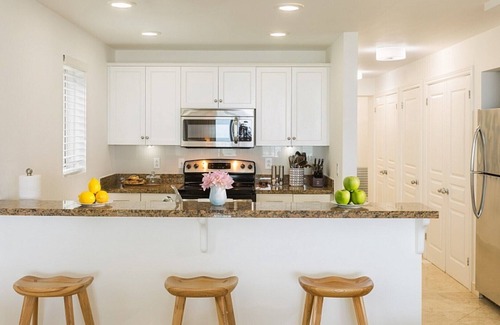 The Bight Condo | LUXE, LARGE ONE BEDROOM- DESIGNER'S PERSONAL OCEAN VIEW RETREAT, La Vista Azul