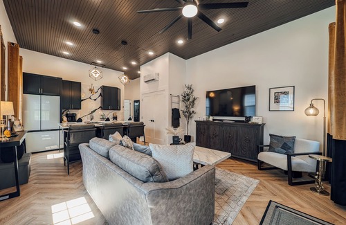 Tionesta Cabin | {LUXE Lil Tio} Downtown Retreat - 5 Min Walk To River Access w/Firepit & Grill