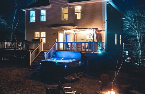 Jim Thorpe House | Luxe Lodge @ Poconos - Hiking, Rafting, Biking, Pool Table, Theater & Hot Tub