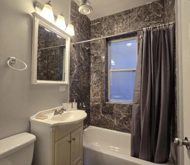 Woodlawn Apartment | Luxe Loft vibe with King Suite - 4BR 3Ba