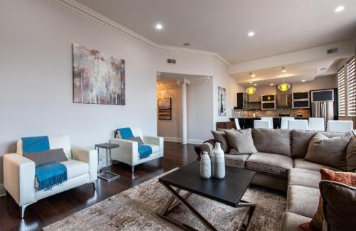 Downtown Louisville Apartment | Luxe Louisville Condo~King BR~Near YUM Center