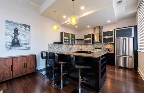 Downtown Louisville Apartment | Luxe Louisville Condo~King BR~Near YUM Center