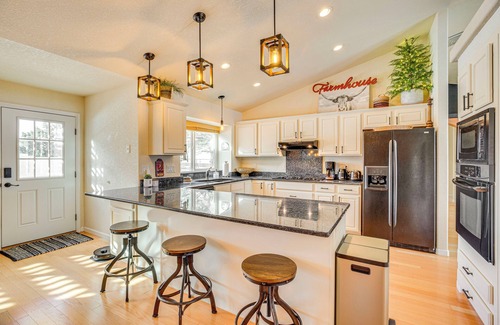 Glade Park House | Luxe Mesa View Home on 35 Acres w/Wraparound Deck