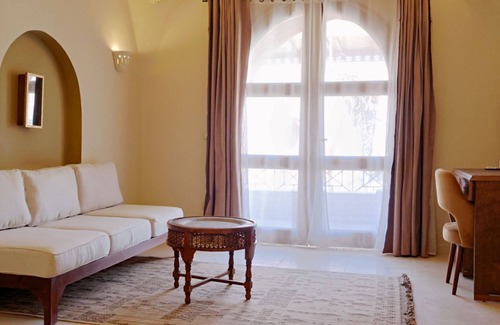 Luxor House | Luxe Middle Floor Suite at Malkata House: Pool & Views