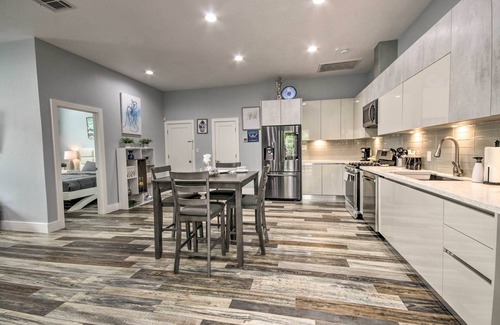 Uptown Apartment | Luxe, Modern Houston Apt - 1 Mile to The Galleria!