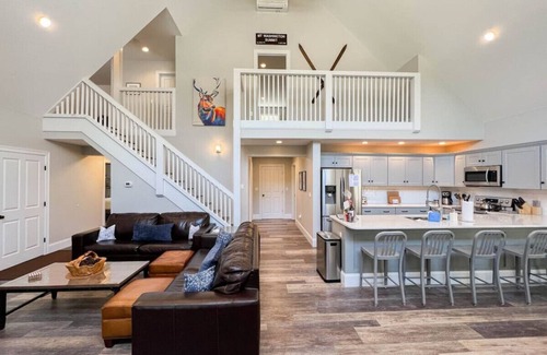 Cranmore Birches House | Luxe Mountain Home | River, Cranmore and Downtown!