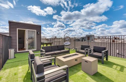 Newark House | Luxe Newark Retreat with Rooftop Deck Pets Welcome!