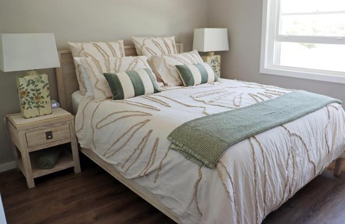 Wollongong CBD Apartment | Luxe Newly Renovated 2 Bed Unit - WALK TO BEACH