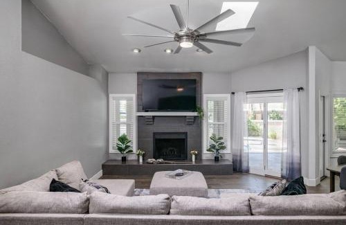 Mesa House | Luxe Oasis! Pool, Mini-Golf, Games, Pets OK!