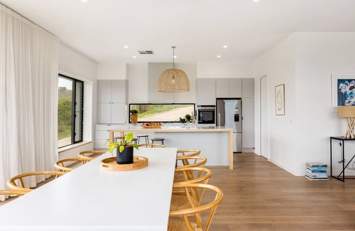 Duncan Villa | Luxe off-grid beach house with panoramic views of Middle River & Snelling Beach
