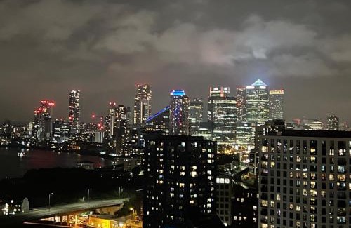 Canning Town South Apartment | Luxe Penthouse with Free Parking