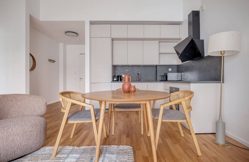 Gesundbrunnen Apartment | Luxe Prenzlauer Berg 2BR, Fully Equipped & Furnished, by Blueground