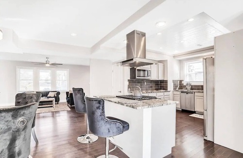 Baltimore House | Luxe Private Getaway in the Heart of Baltimore!