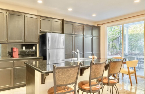 Union City House | Luxe Private Getaway Near Coyote Hills Park!
