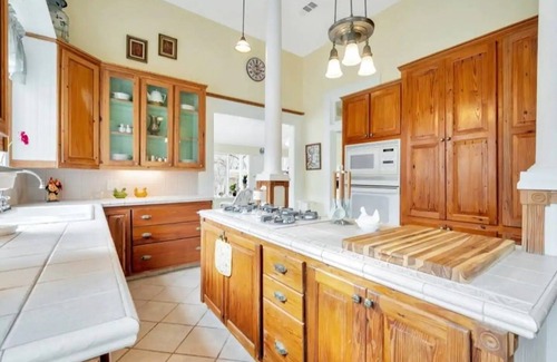 Hemphill House | Luxe Private Room in Historic Hemphill Manor!