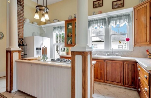 Hemphill House | Luxe Private Room in Historic Hemphill Manor!