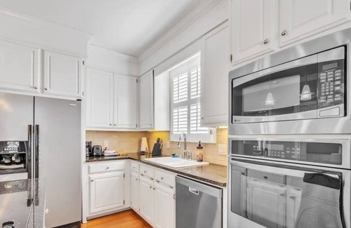 Killen House | Luxe Private Waterfront Getaway in Killen!