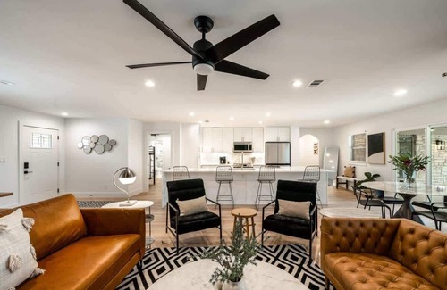 West Oak Hill House | Luxe Ranch Life-Heated Pool+Spa. 10 Min Downtown!