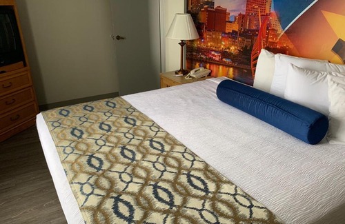 Pennington Bend Hotel | Luxe Studios Nashville Opryland