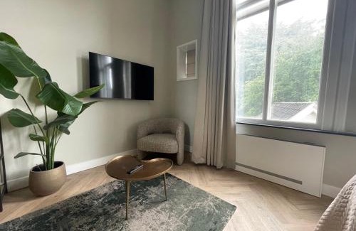 Centrum House | Luxe Suite - New Bed - Wifi- Safe City Center
