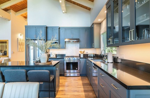 Talmont Cabin | Luxe Tahoe City Cabin w/Lake Views & Beach Access