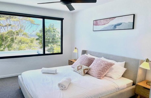 Wamberal House | Luxe Terrigal beach Ocean View with Infinity pool