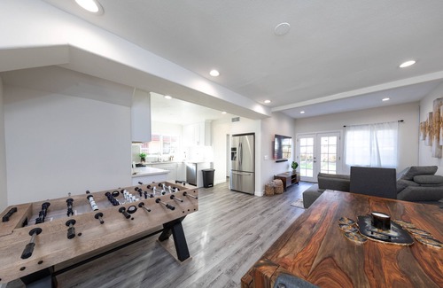 Los Angeles House | *LUXE Utopia w/Parking | Near LAX & Sofi/Forum*