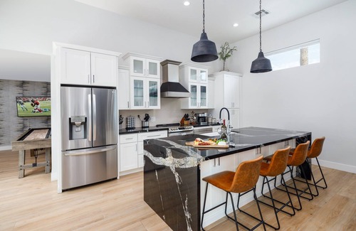 Scottsdale Vista Cottage | Luxe- Zephyr -pool - Putting Green - Tons of Games