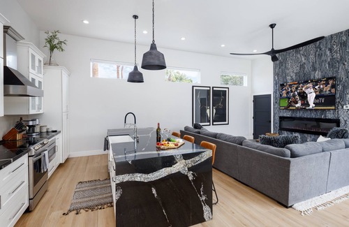 Scottsdale Vista Cottage | Luxe- Zephyr -pool - Putting Green - Tons of Games