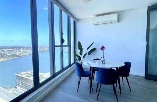Wentworth Point Apartment | Luxious Startling waterview highrise Condo