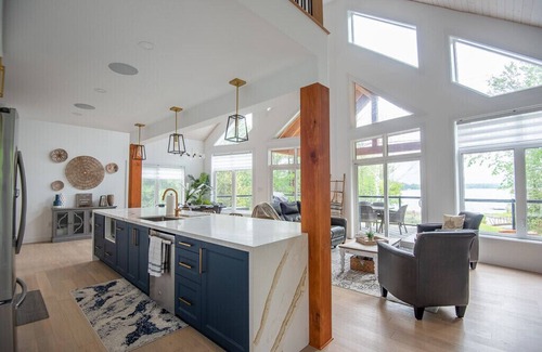 Fenelon Falls Cottage | *LuxNew Cottage* Fenelon Falls Waterfront Cottage for 8
