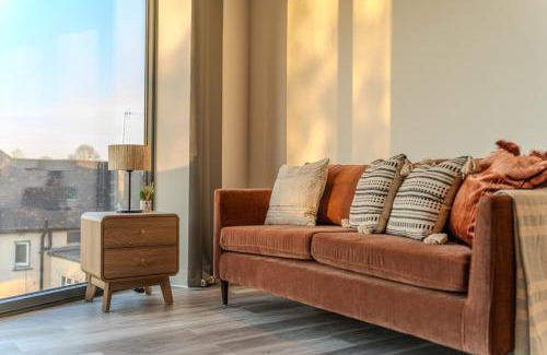 Barnhill Apartment | Luxuary 2BR Apt Sleeps 9, Wembley and Park Views