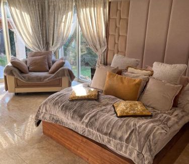 Saint-Paul-de-Vence Villa | Luxueuse villa piscine et jacuzzi
