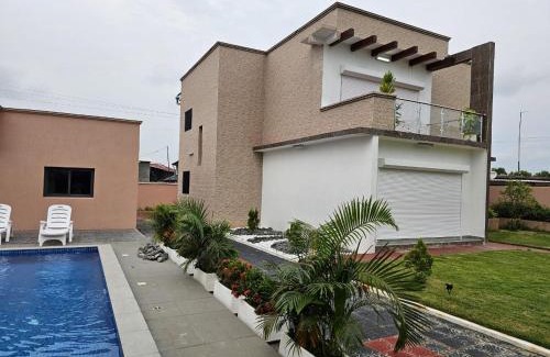 Komo-Mondah Villa | Luxueux Platinium