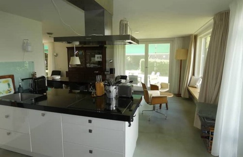 Delfstrahuizen Villa | Luxuriöses Haus de Freule mit Eigenem Anlegeplatz und Badestelle