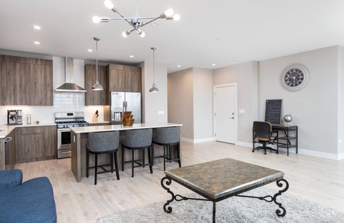 Lower West Side Condo | Luxuriant, Foodie, Culture,