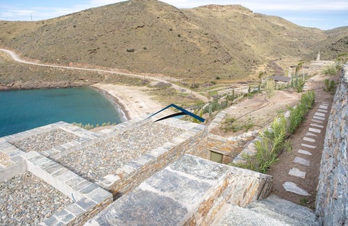 Kea Villa | Luxurios Villa Helios with a swimming pool and direct access to a sandy beach.