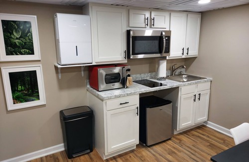 Ashley Oaks House | ⭐ Luxurious 1 Bed 1 Bath Suite in West Knoxville ⭐
