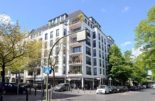 West Berlin Centre Apartment | Luxurious 105m2 Penthouse in Prime Location 4 Bedroms & Balcony
