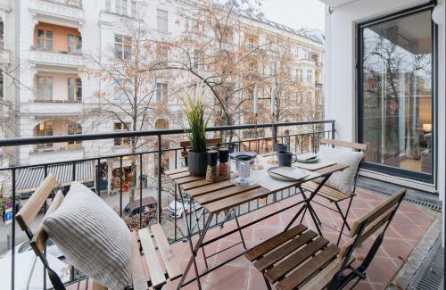 West Berlin Centre Apartment | Luxurious 105m2 Penthouse in Prime Location 4 Bedroms & Balcony