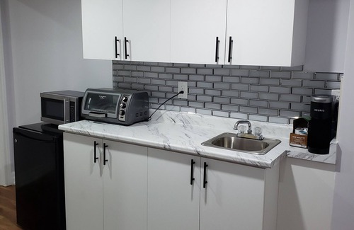 Brampton Apartment | Luxurious 1BR+1BA Apt., Modern, Bright, w. parking
