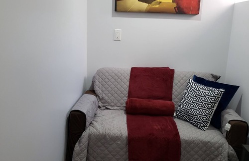 Brampton Apartment | Luxurious 1BR+1BA Apt., Modern, Bright, w. parking