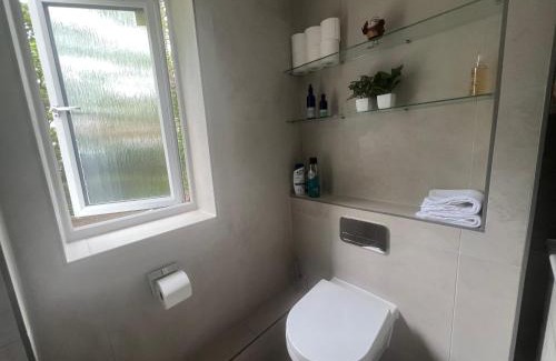 Blackheath Apartment | Luxurious 2 bed 2 bath apt with parking in Blackheath, London