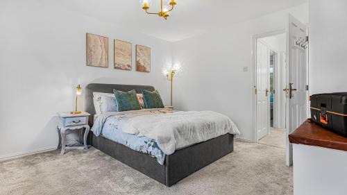 Barnt Green House | Luxurious 2-Bed Home Near NEC, Airport & JLR Ideal for Business or Family Stays