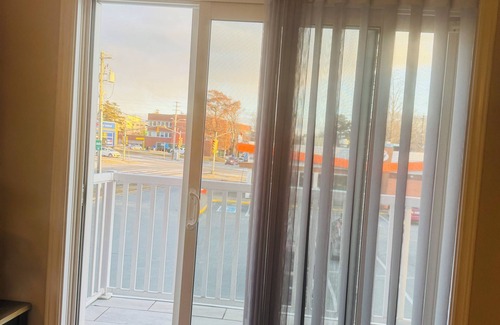 Bridgewater Apartment | Luxurious 2 Bedroom with King and Queen bed and 1.5 Bathroom sleeps 6.